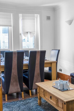 Dining - 3-Bed Glasgow Cromdale St - Sleeps 5 - Contractors, Business & Relocations (Glasgow)