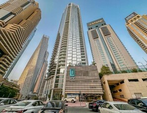 Exterior - Luxury 1BR LIV Marina Modern with Marina View (Dubai)