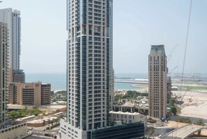 Exterior - Experience 2BR Luxury Living at in LIV Marina (Dubai)