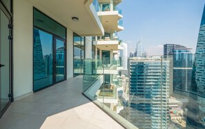 Property grounds - Elegant High Floor 2BR Furnished Urban Oasis (Dubai)