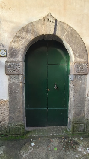 Exterior detail - Within walking distance of all services, nice apartment with large terrace. (Meta)