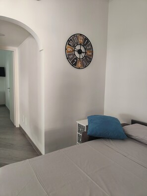 2 chambres, fer et planche à repasser, Wi-Fi, draps fournis