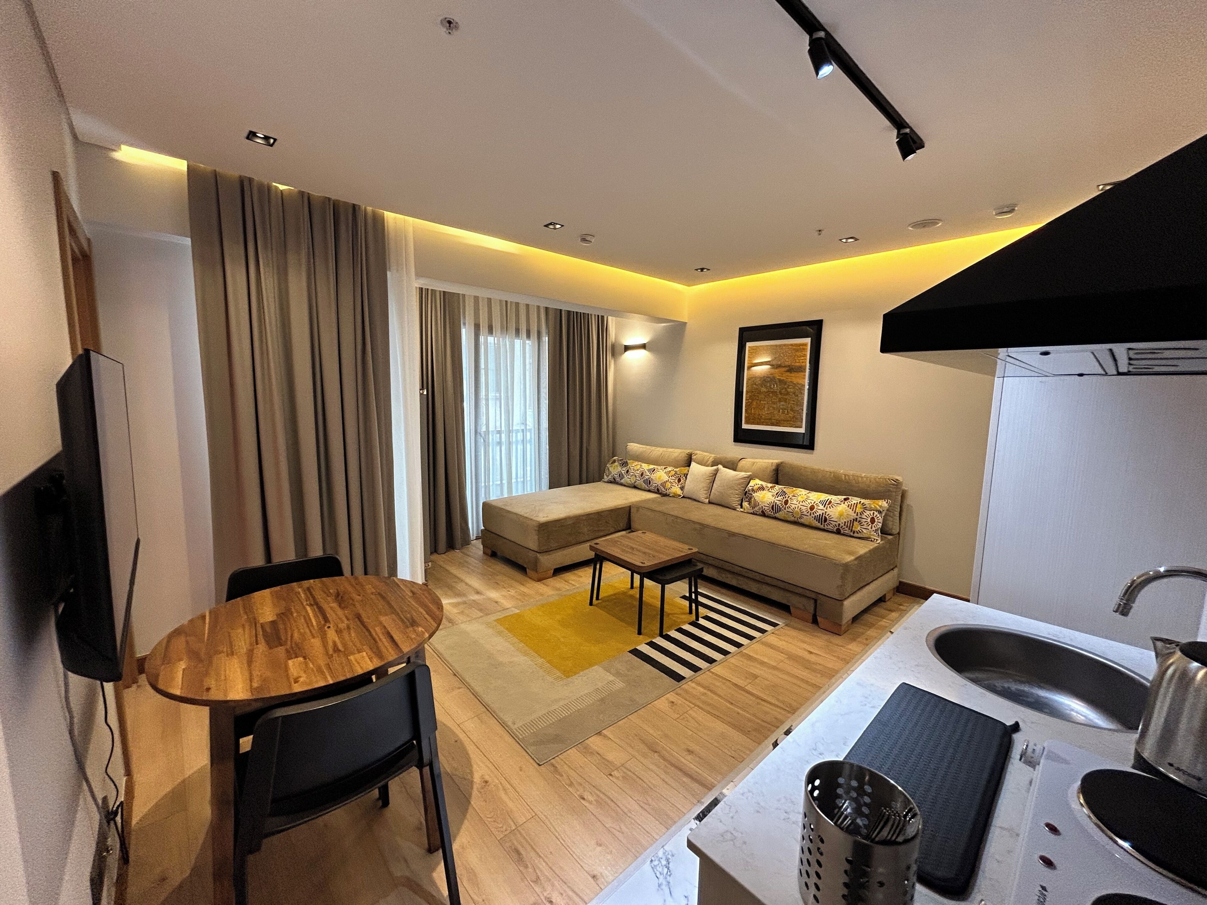 Suite Deluxe, vue ville | Literie de qualité supérieure, minibar, coffres-forts dans les chambres