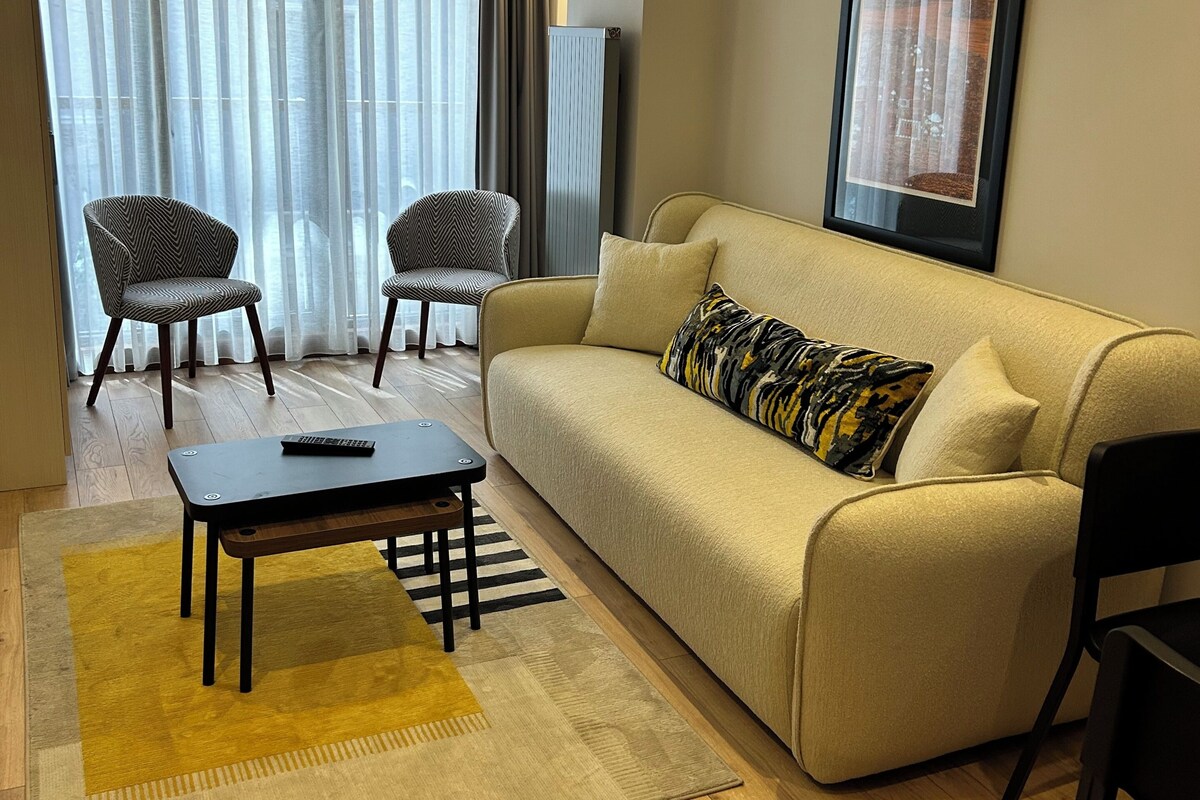 Suite Superior, pemandangan kota | Area keluarga | Smart TV 50-inci dengan saluran TV satelit