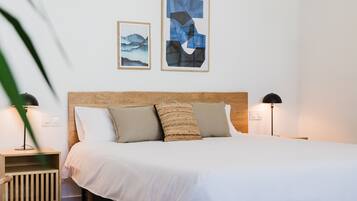 Studio | Cribs (free), WiFi (free), bed sheets