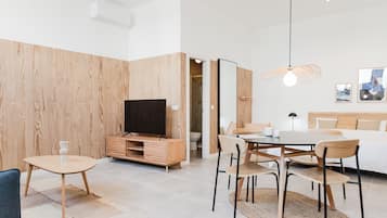 Monolocale | Area soggiorno | TV LED