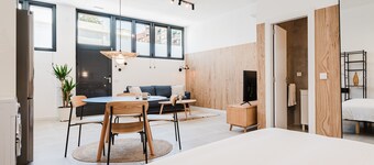 Valencia Apartments by Olala Homes