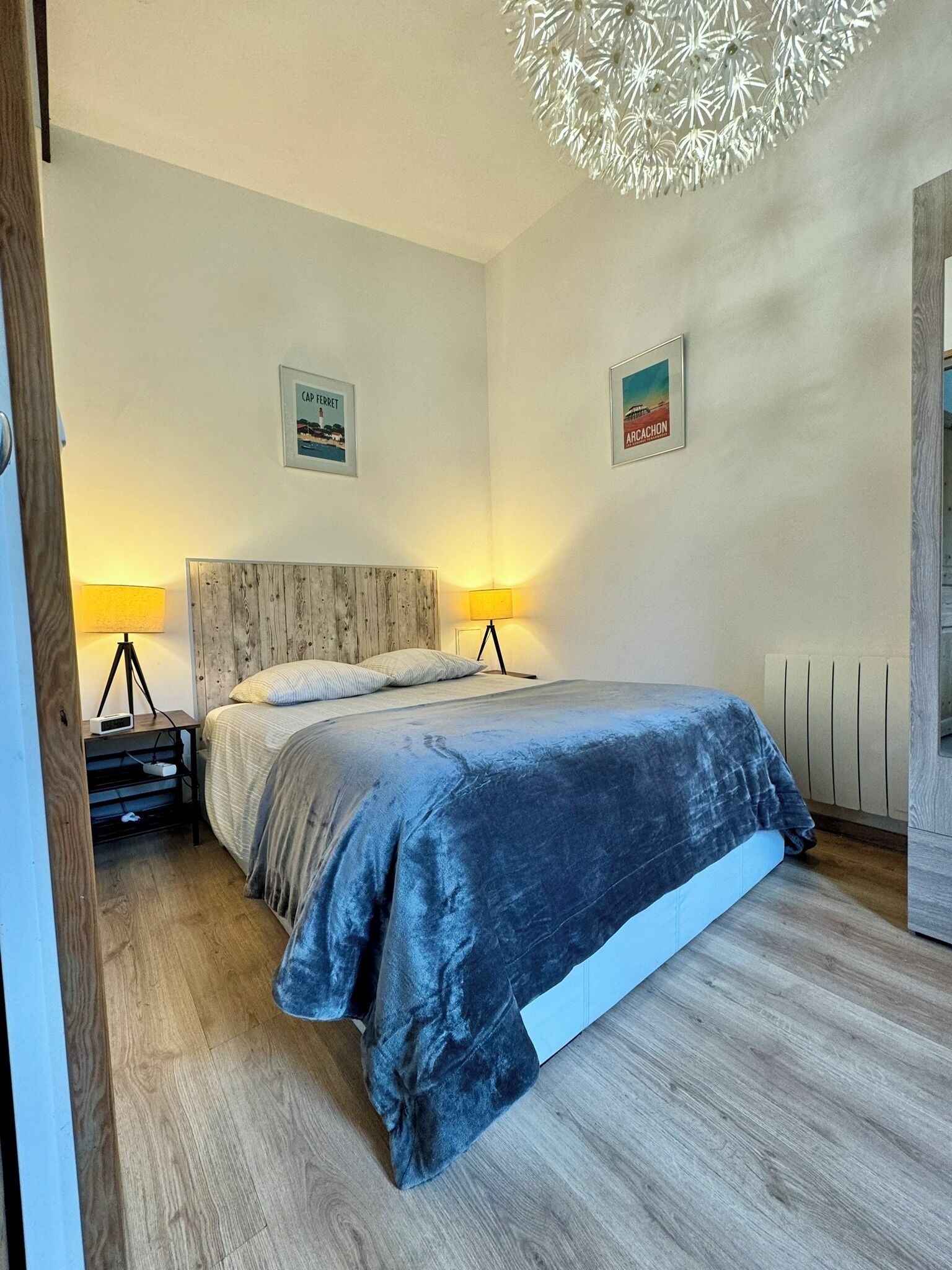 Casa, vista al jardín | Cortinas blackout, insonorización y tabla de planchar con plancha 