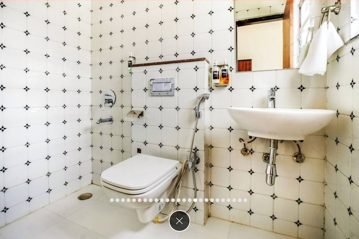 Ducha, toallas, jabón, shampoo