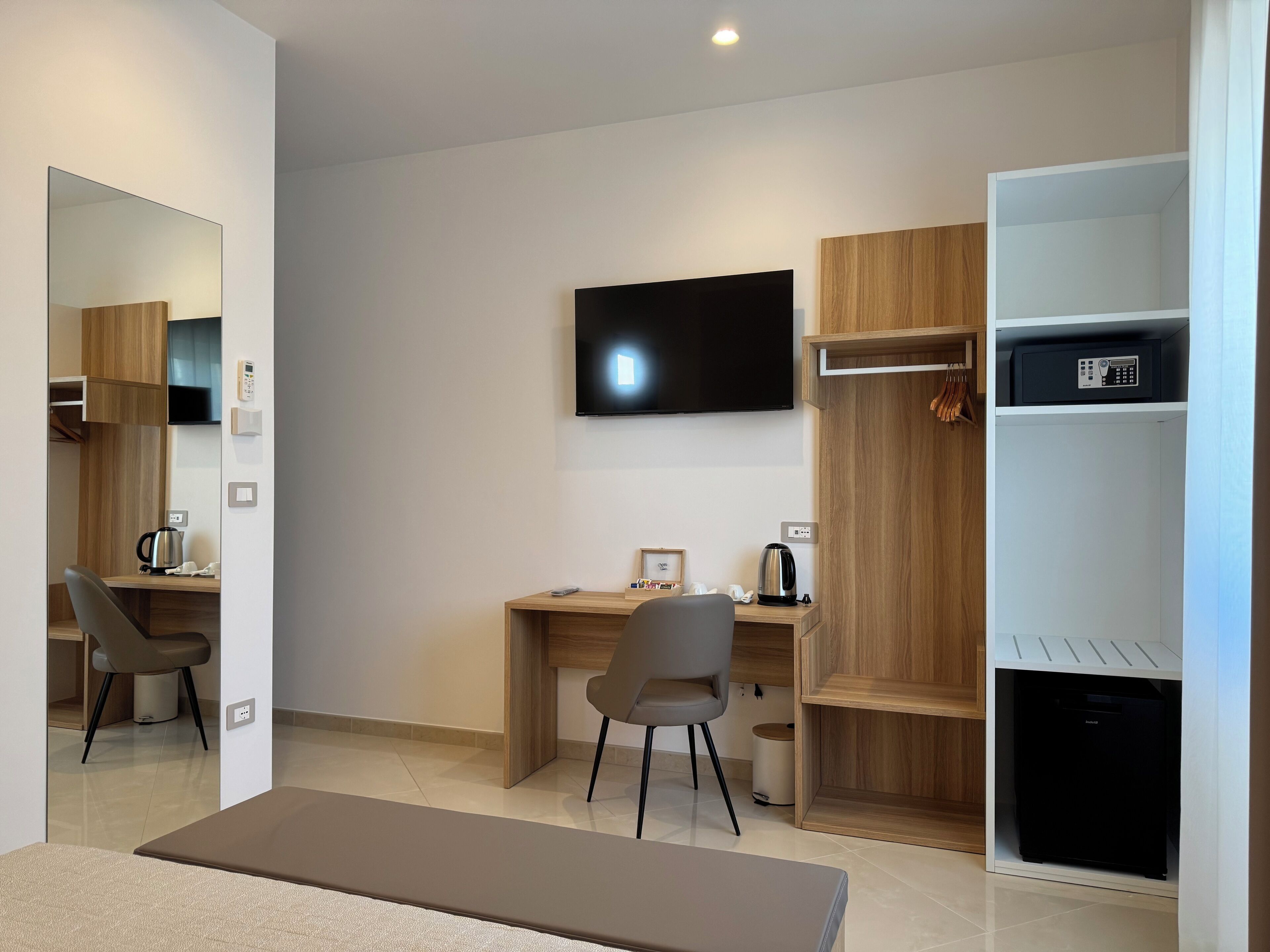 Superior Room | Television