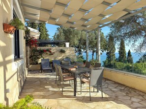 Outdoor dining - Villa Kalami LookOut (kalami)