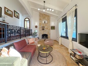 Living area - Villa Kalami LookOut (kalami)