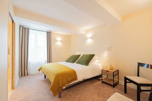 Fer et planche à repasser, Wi-Fi, draps fournis