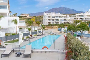 Pool - RDR530 - Bright & Stunning 2-Bed Apartment in Southbay (Estepona)