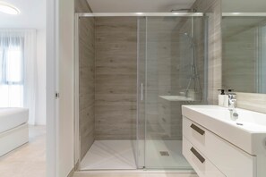 Hair dryer, towels - RDR530 - Bright & Stunning 2-Bed Apartment in Southbay (Estepona)