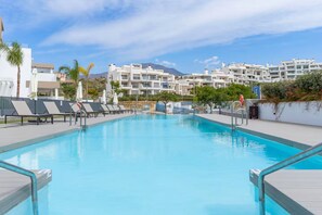 Pool - RDR530 - Bright & Stunning 2-Bed Apartment in Southbay (Estepona)