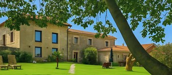 Villa Vista Ajo – Historic Charm with Garden and Stunning Views