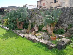 Property grounds - Villa Vista Ajo – Historic Charm with Garden and Stunning Views (Bareyo)