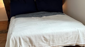 1 soverom, strykejern/-brett, internettilgang og sengetøy