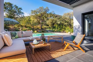 Living area - Villa with swimming pool in Villata - Domaine Alba d'Oru (Zonza)