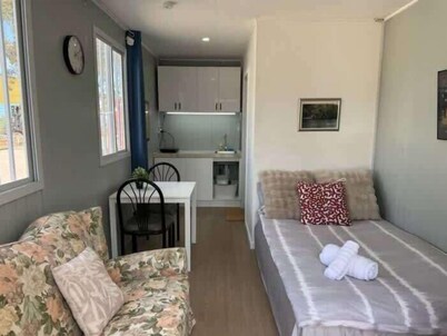 Metawisebnb 1B Next to Monash w AC Wifi Kitchen