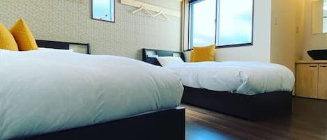 Basic Apartment | Desk, free WiFi, bed sheets