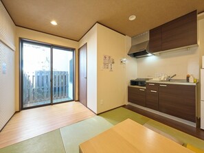 Living area - Yadoya Asakusa Kokeshian (Tokyo)