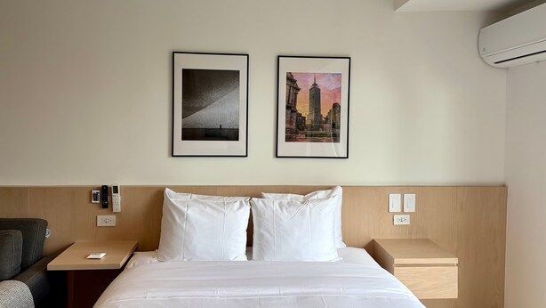 Unclassified image, 1 of 10, button - w Engaging Loft w Balcony in Tabacalera (Mexico City)