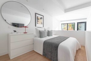 Iron/ironing board, Internet, bed sheets - Luminous duplex in Fuente del Berro (Madrid)