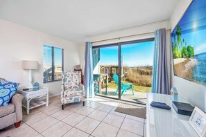 TV, offices - Spacious Beachfront 3br, 2ba Condo in Cherry Grove (Myrtle Beach)