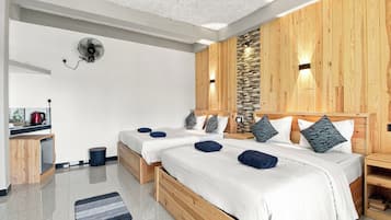 Deluxe Quadruple Room, Balcony, Mountain View