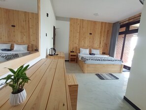Chambre Deluxe, 1 lit double, balcon, vue montagne