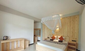 Quarto casal básico, sacada, vista para a montanha | Ferros/tábuas de passar roupa, Wi-Fi de cortesia