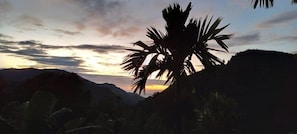 Basic dubbelrum - balkong - utsikt mot bergen | Övrigt