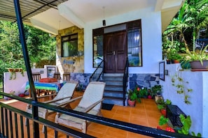 Deluxe Room, 1 Double Bed, Balcony, Mountain View | Outdoor dining