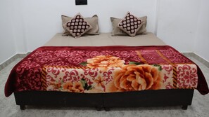 Room - 6-bedroom building in peaceful Varanasi with cool AC comfort (Varanasi)