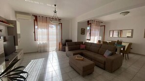 Apartment | Living area | TV - AffittaSardegna - Casa Turris (Porto Torres)