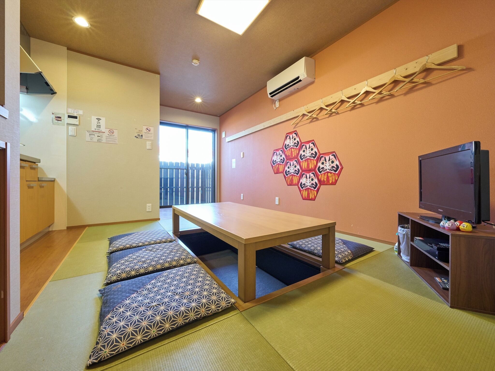Basic Apartment | Living area