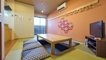 Basic Apartment | Living area