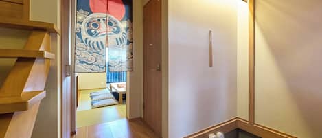 Basic Apartment | Desk, free WiFi, bed sheets