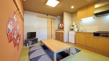 Basic Apartment | Living area