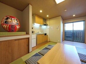 Living area - Yadoya Asakusa Darumaan (Tokyo)