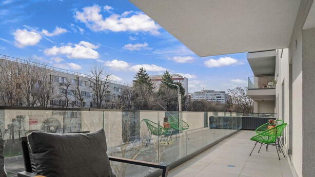 Unclassified image, 1 of 14, button - The Green Oasis (București)