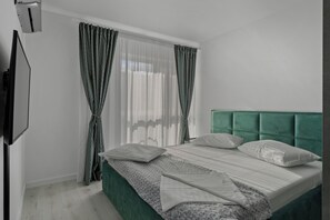 1 bedroom, iron/ironing board, WiFi, bed sheets - The Green Oasis (București)