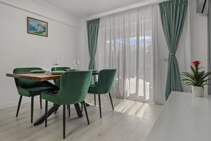 Dining - The Green Oasis (București)