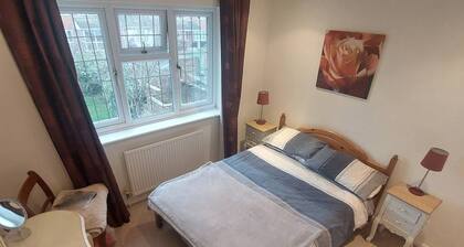 Beautiful Modern Cottage in Beaconsfield