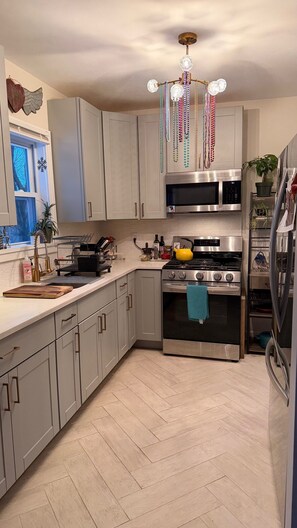 Private kitchen - Beautiful 1-bedroom downstairs flat in welcoming Troy perfect for your getaway (Troy)