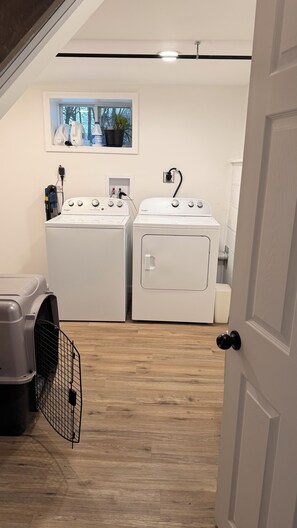 Interior - Beautiful 1-bedroom downstairs flat in welcoming Troy perfect for your getaway (Troy)