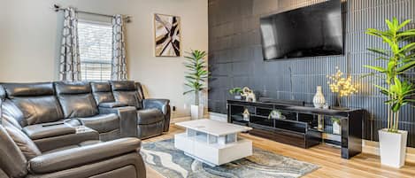 House (4 Bedrooms) | Front of property