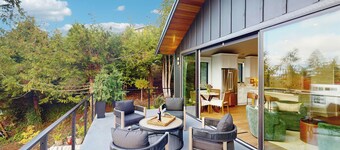 1 BR Home w/ Gas Fireplace & Puget Sound Views